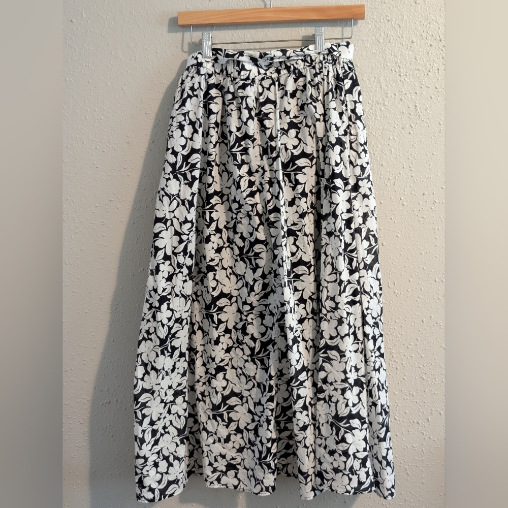 Beautiful Lawrence Zarian Black and White Floral Patterned Faux Wrap Maxi Skirt - Picture 10 of 11
